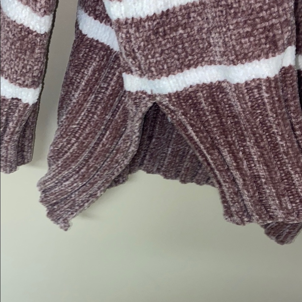 Stripped high- low Turtleneck Sweater - Picture 4 of 10